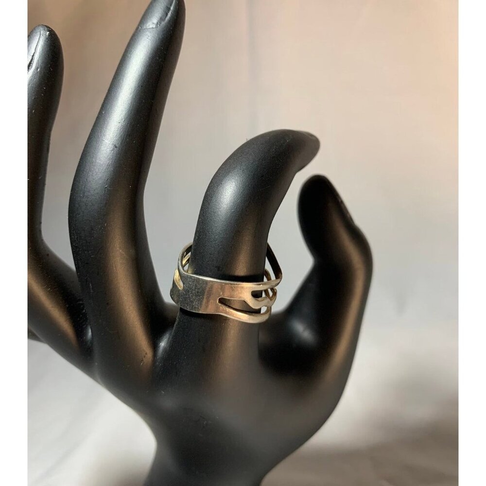 Silver Tone Abstract Design Statement Ring Size 7 - Picture 2 of 2